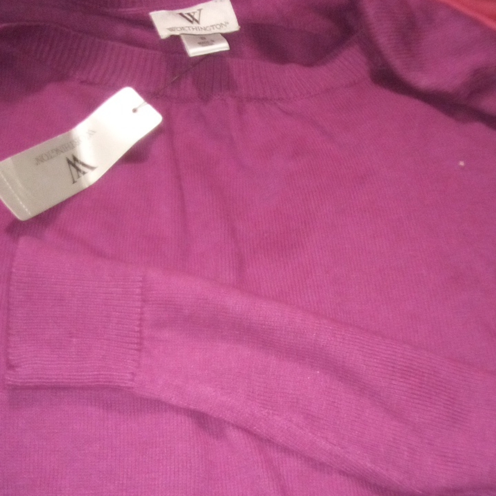 Small berry purple cashmere like sweater
